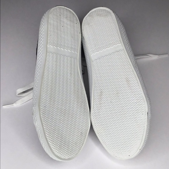 Bradford Exchange Disney Mickey Mouse And Minnie Mouse Shoes With Glitter Trim. - Picture 10 of 11